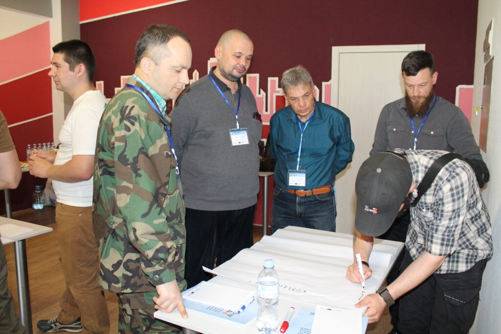 ВОЇНУ - ГІДНА ПРАЦЯ