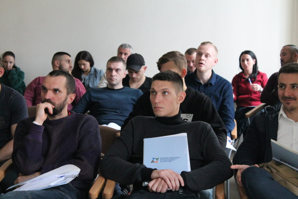 ВОЇНУ - ГІДНА ПРАЦЯ