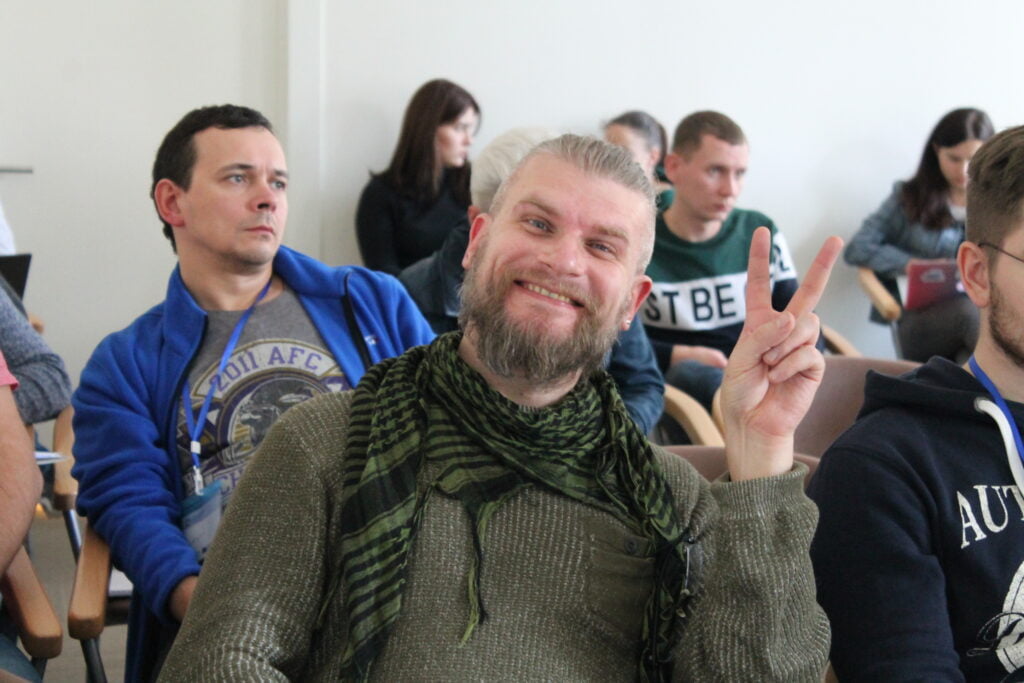 ВОЇНУ - ГІДНА ПРАЦЯ