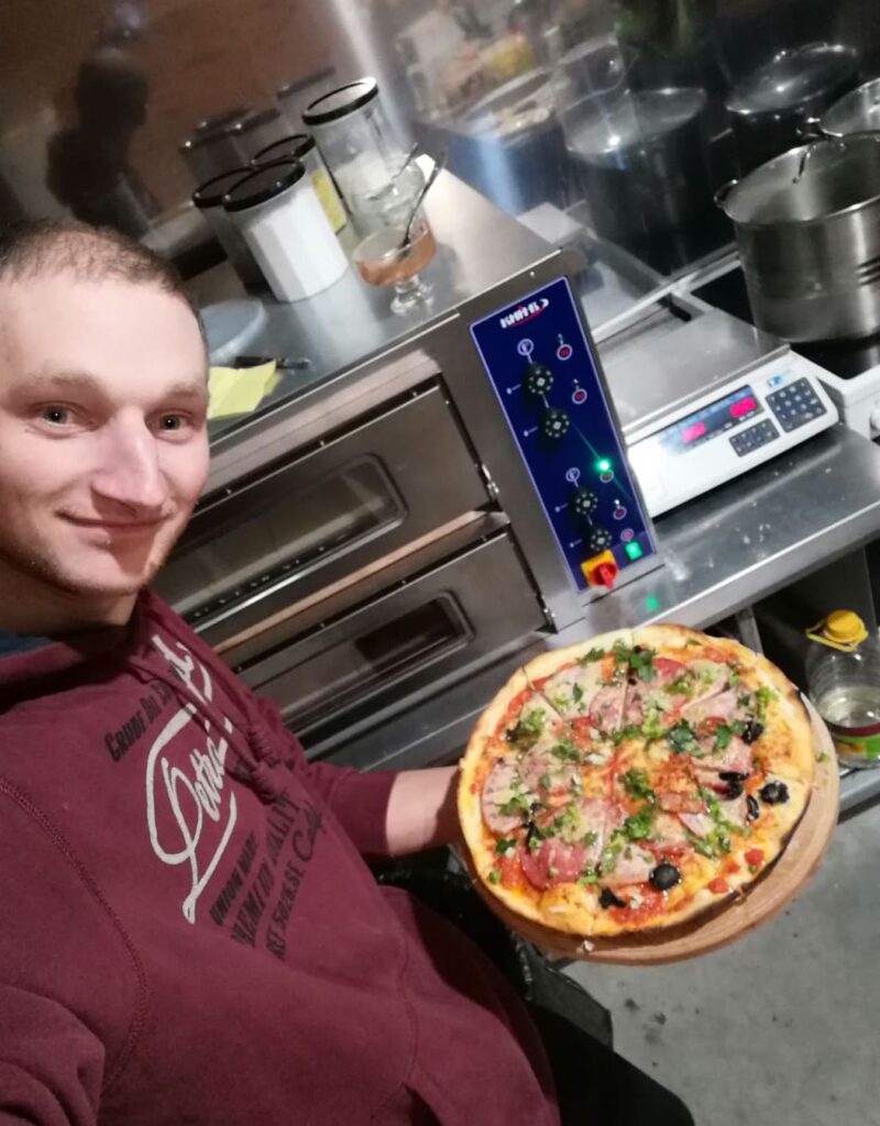 Перекваліфікувався в повара