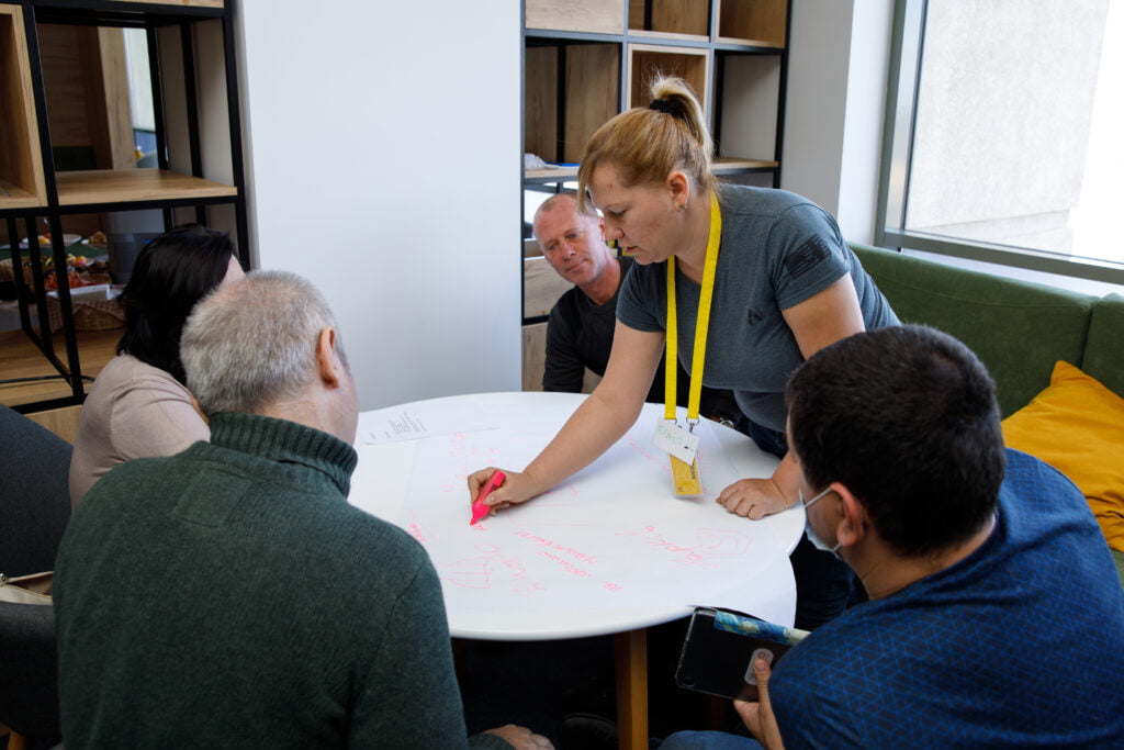 Ветерани та ветеранки мають можливість отримати грошову допомогу до 400 євро на навчання